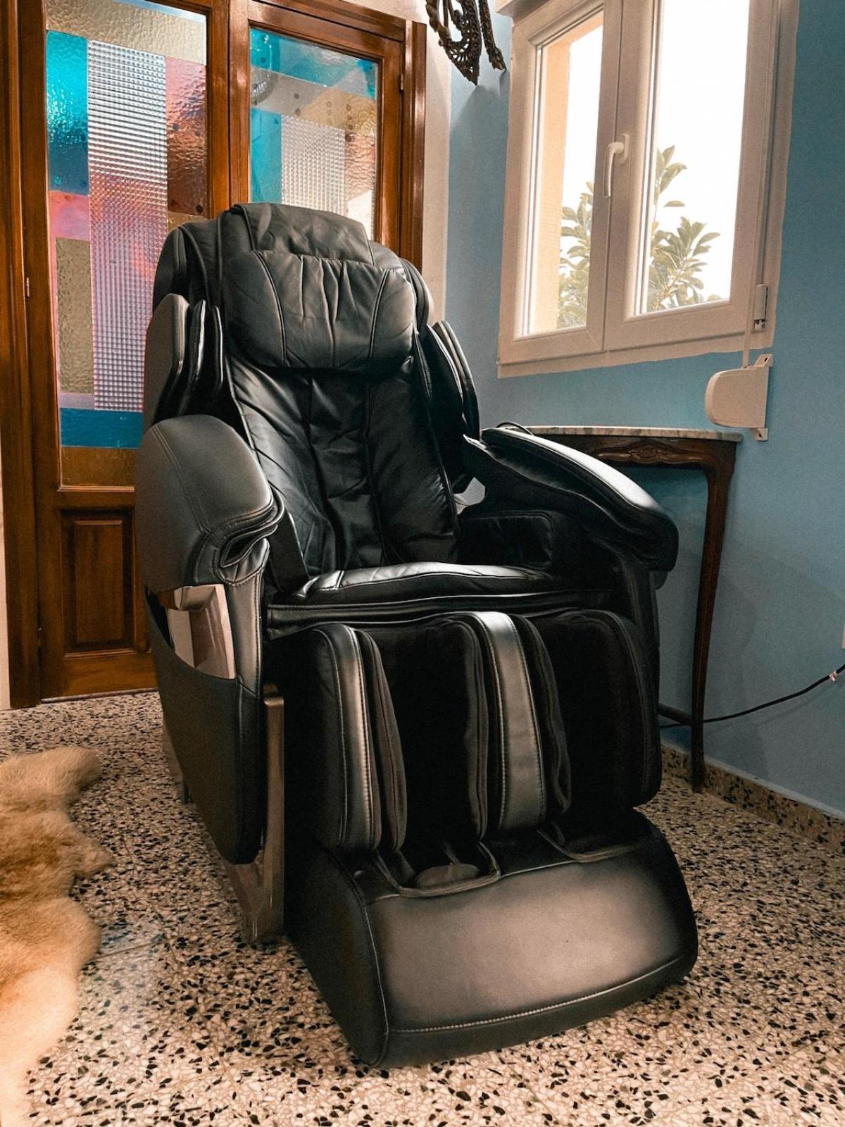 Unique Escape Cinema Massage Chair Apartment Málaga