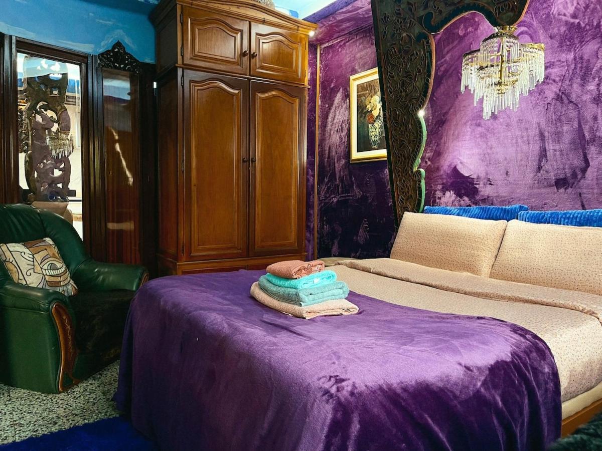 Unique Escape Cinema Massage Chair Apartment