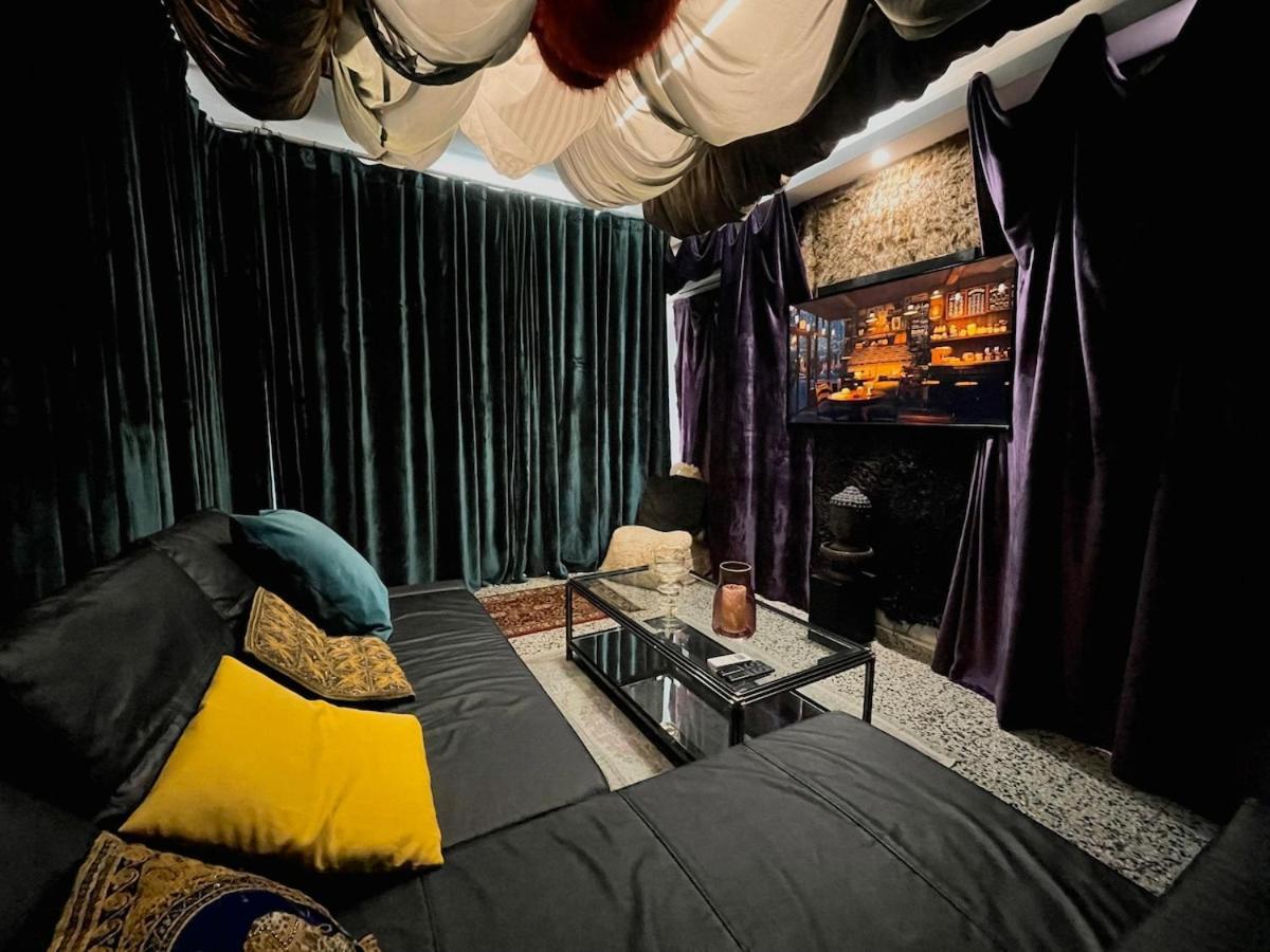 Unique Escape Cinema Massage Chair Apartment