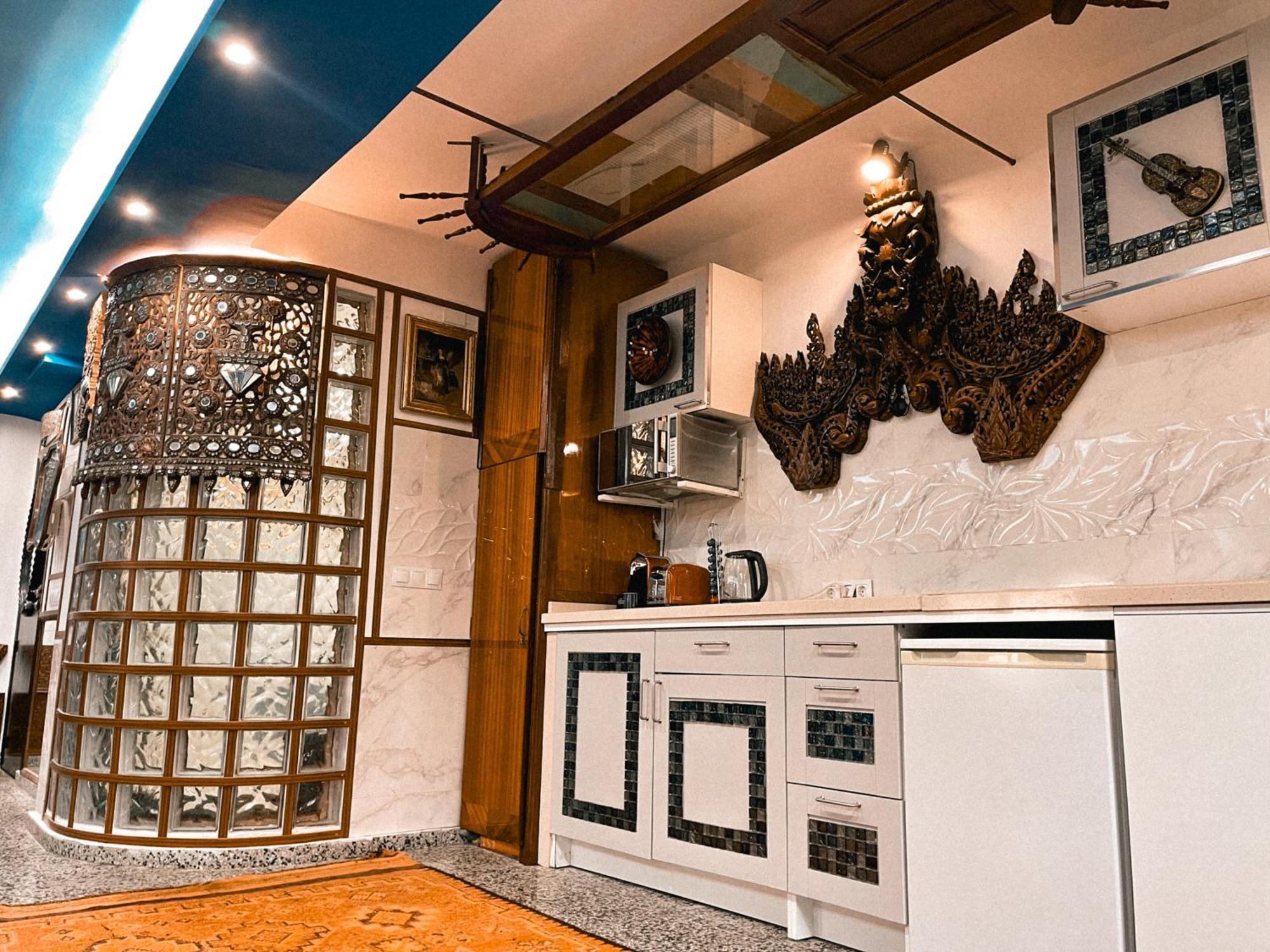 Unique Escape Cinema Massage Chair Apartment