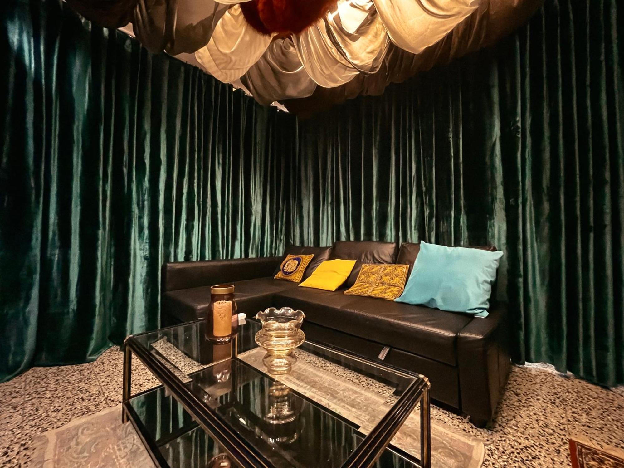 Unique Escape Cinema Massage Chair Apartment *